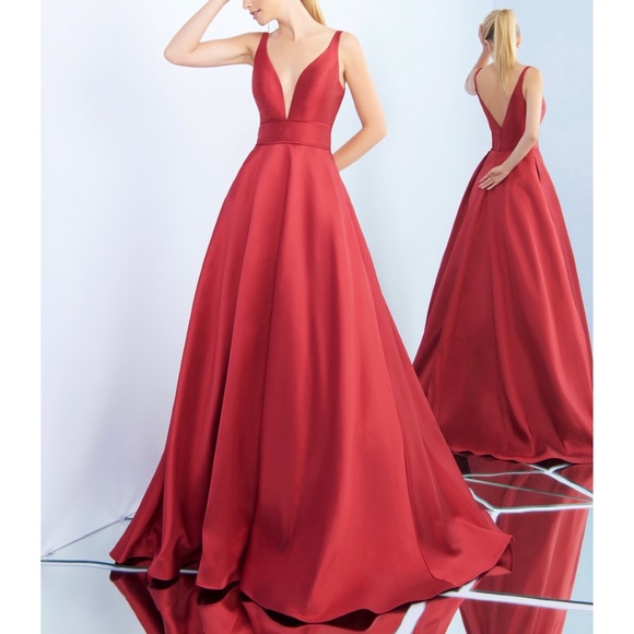 Mac Duggal Ieena 55010 Plunging V-Neck V-Back Gown - Picture 1 of 12